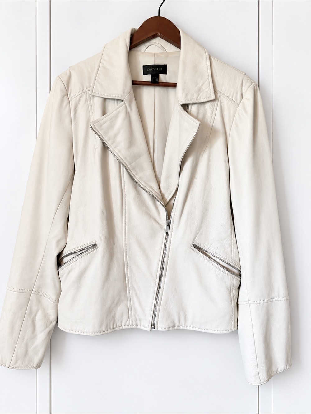 Danier Genuine Leather Cream Ivory Moto Jacket Size L